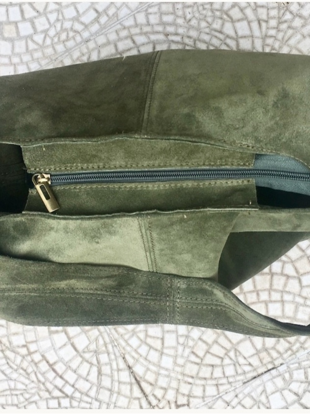 Made in Italy suede leather zipper tote moss / warm sage green - Picture 10 of 13